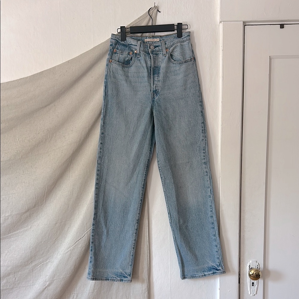 Levi’s Ribcage Straight Ankle Jeans - Size 29